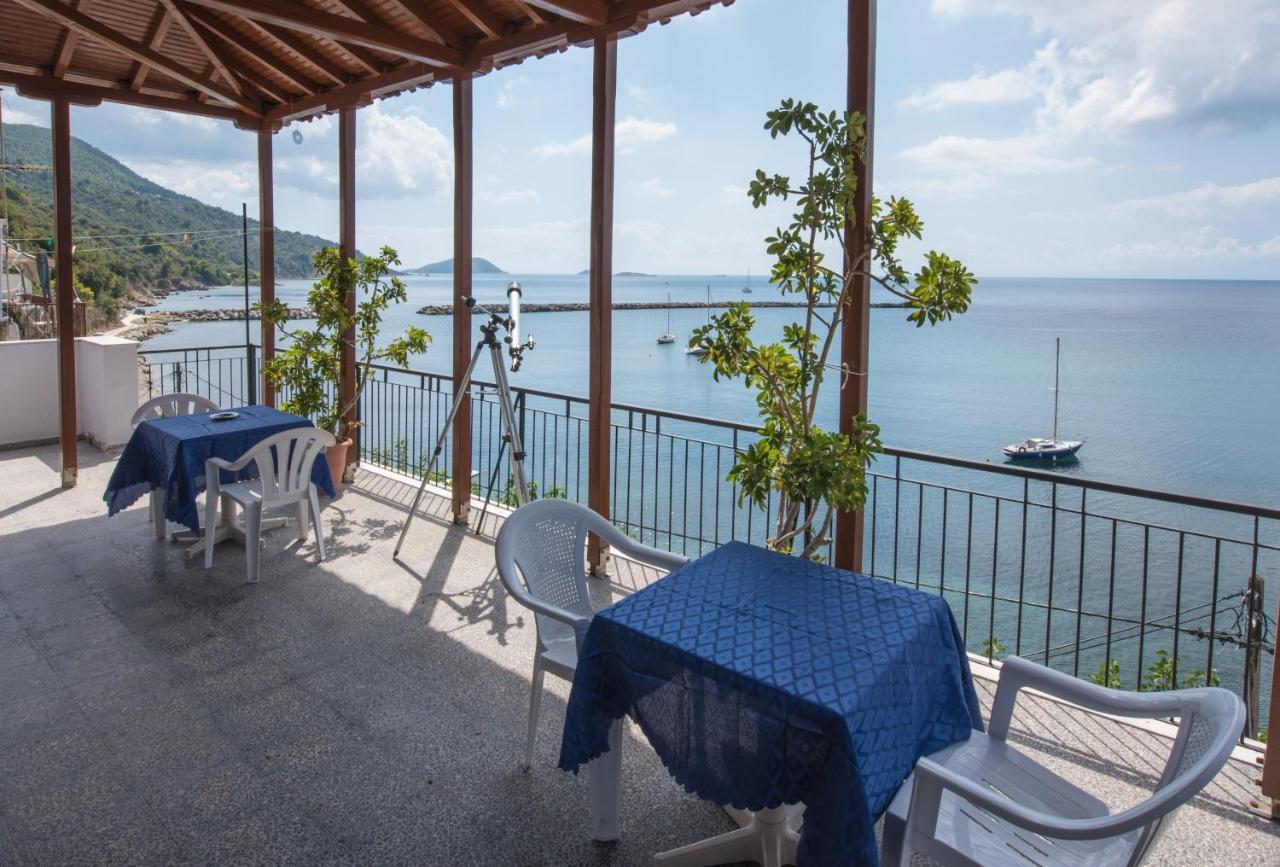 Orfanos Loutraki Rooms Exteriör bild