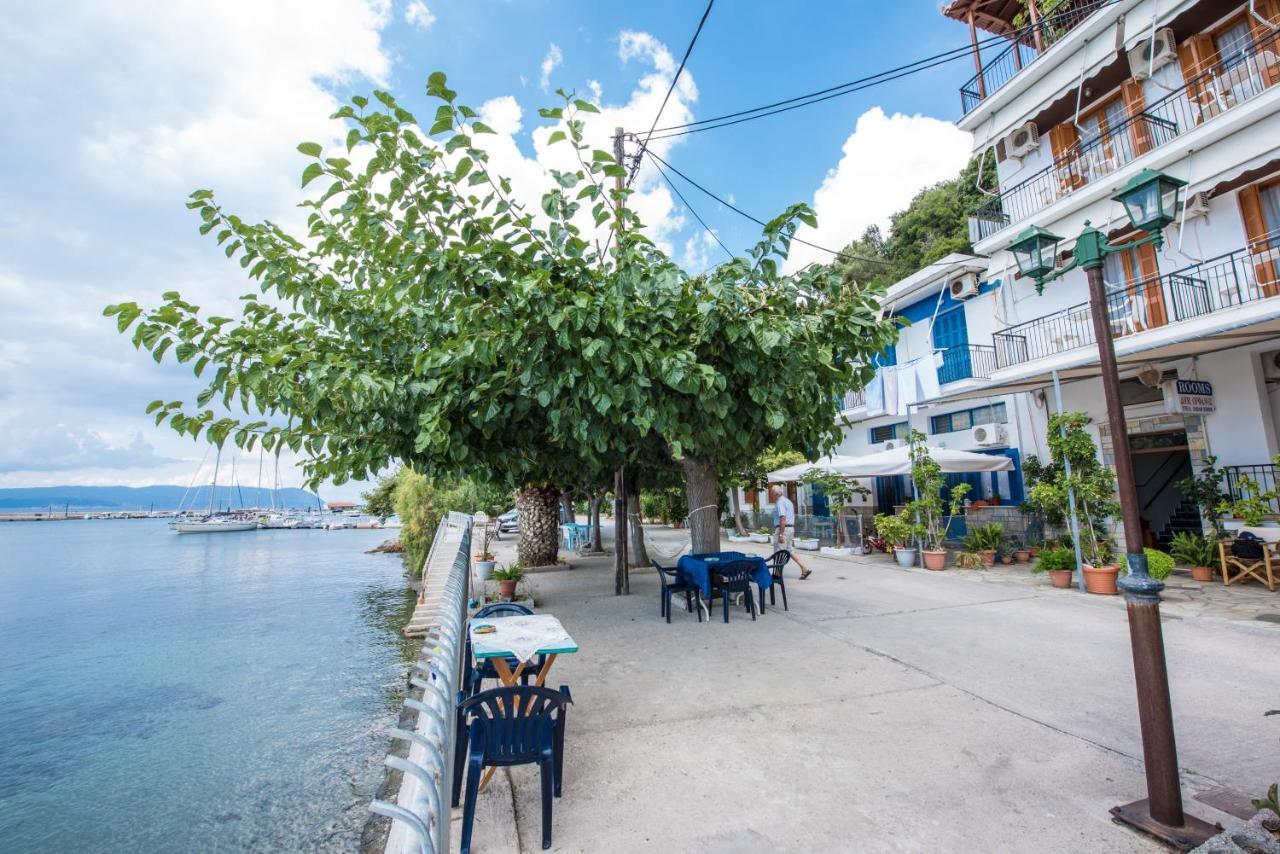 Orfanos Loutraki Rooms Exteriör bild