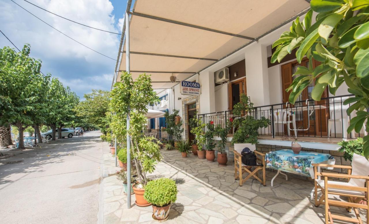 Orfanos Loutraki Rooms Exteriör bild