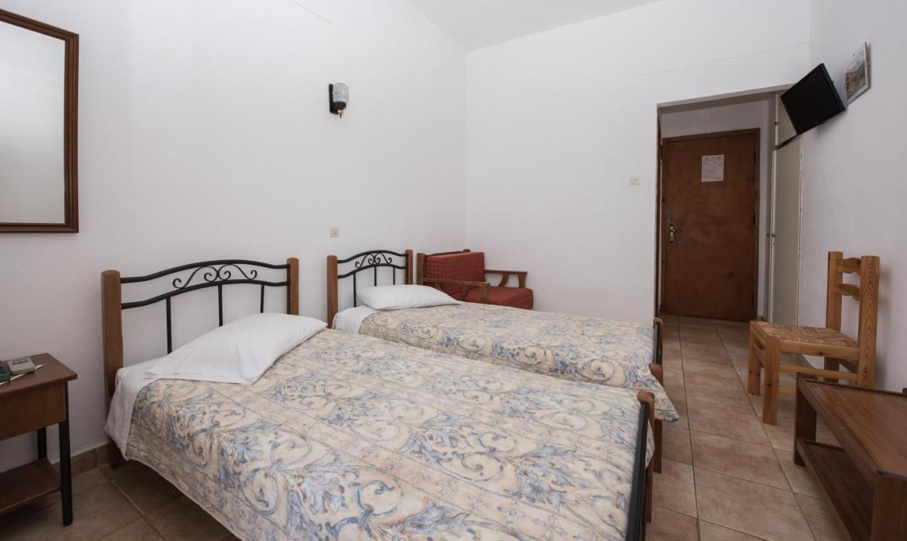 Orfanos Loutraki Rooms Exteriör bild