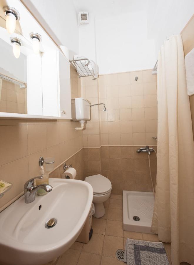 Orfanos Loutraki Rooms Exteriör bild