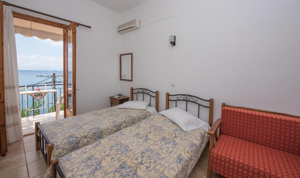Orfanos Loutraki Rooms Exteriör bild